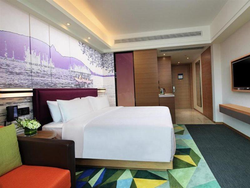 Hampton By Hilton Wuhan Tianhe Airport East Hotel Exterior photo